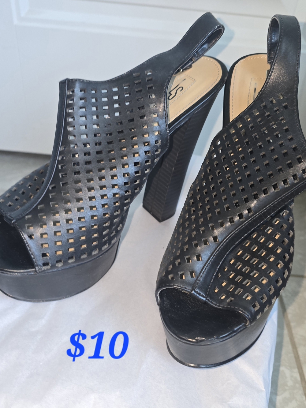 Platform Slingback Heels in Black